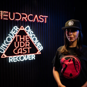 BLACK  BILLWARDLIFE T-SHIRT WITH DARK PINK ICON
